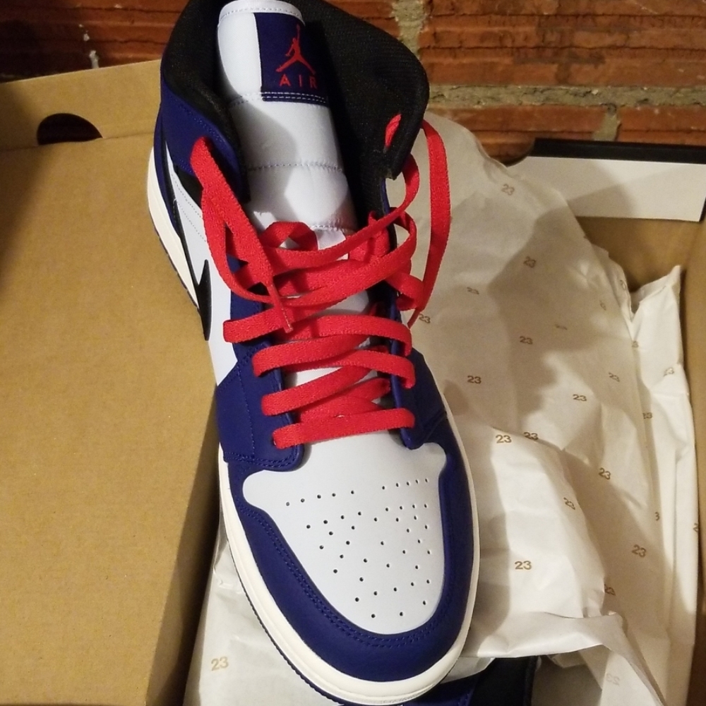 Sneakers